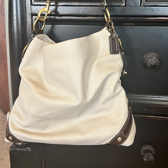 Coach bag with gold hardware - Picture 11 of 15